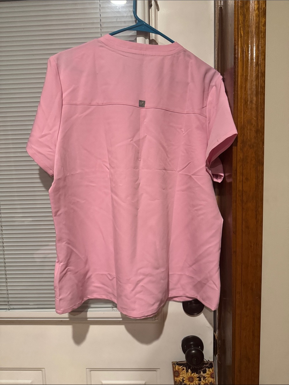 Women’s Fabletics Pink Drawstring Scrub Set - Picture 4 of 5